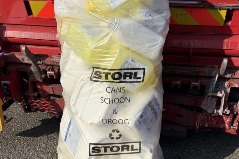 Inzameling lege cans met STORL-zakken